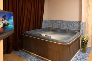 Отель Business Hotel Premier Велико-Тырново Люкс с сауной и гидромассажной ванной — Бесплатная парковка-5