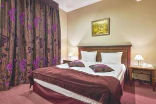 Отель Yantra Grand Hotel Велико-Тырново Двухместный номер с 2 отдельными кроватями - Бесплатный доступ к бассейну-2