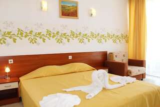 Отель Hotel Onyx Китен Double or Twin Room (2 Adults + 1 Child under 7 years old))-12