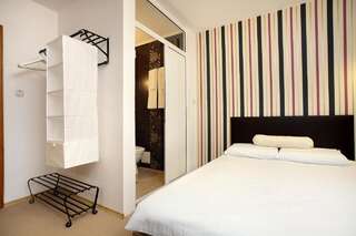 Хостелы Family Hotel Amor Русе Двухместный номер с 1 кроватью или 2 отдельными кроватями-20