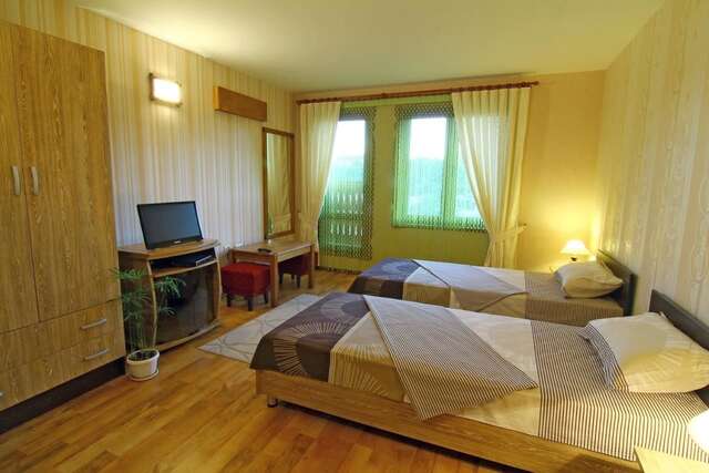 Отель Hotel Asenevtsi Велико-Тырново-11