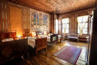 Гостевой дом Guest House Old Plovdiv Пловдив Четырехместный номер с общей ванной комнатой-1