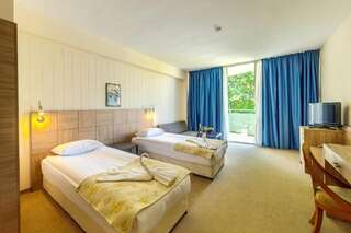 Отель DAS Club Hotel Sunny Beach - All Inclusive Солнечный Берег Двухместный номер с 1 кроватью и балконом (для 2 взрослых и 1 ребенка)-5