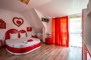 Отель Lombardi Family Hotel Русе Двухместный номер Делюкс с 1 кроватью и балконом - «Любовь»-1