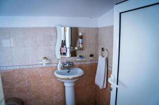 Гостевой дом Art Studio Сапарева-Баня Двухместный номер с 1 кроватью и собственной ванной комнатой-8