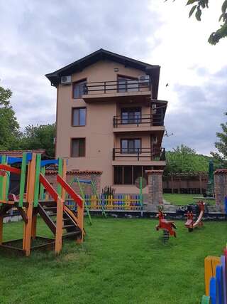 Гостевой дом Къща за гости Рожен Рест Lyaskovo