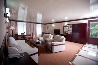 Отель Best Western Plus Paradise Hotel Dilijan Дилижан Улучшенный люкс-1