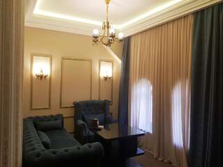 Отель Hotel Roma & Tours Ереван Люкс с местом на парковке-4