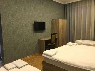 Отели типа «постель и завтрак» Kamar Hotel Ijevan Иджеван Четырехместный номер Делюкс-8