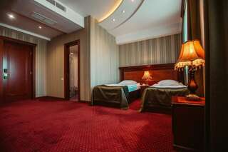 Отель Форум Отель Ереван Стандартный двухместный номер с 2 отдельными кроватями-1