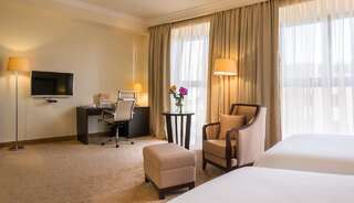 Отель Paris Hotel Yerevan Ереван Улучшенный двухместный номер с 2 отдельными кроватями-2