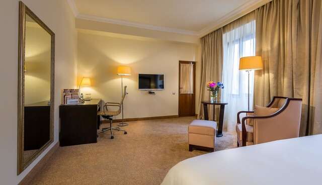 Отель Paris Hotel Yerevan Ереван-28