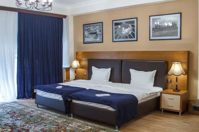 Отель Hotel Plaza Viktoria Гюмри-12