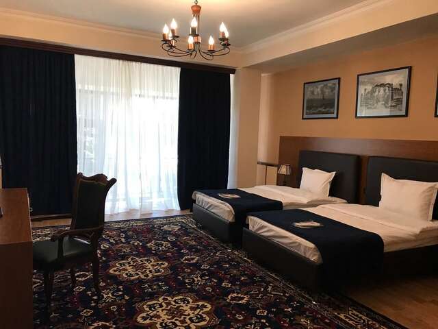 Отель Hotel Plaza Viktoria Гюмри-20