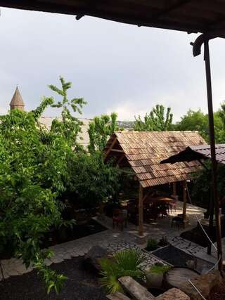 Гостевой дом Yeganyans Guest House and Wine Yard Аштарак Двухместный номер с 2 отдельными кроватями и ванной комнатой-8