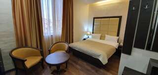 Отель PARTEZ HOTEL Ереван Двухместный номер с 1 кроватью или 2 отдельными кроватями-5
