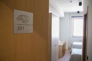 Отели типа «постель и завтрак» KASA Foundation Гюмри Двухместный номер с 2 отдельными кроватями и собственной ванной комнатой-3