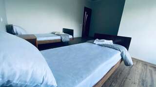 Отель Byurakan Guesthouse Бюракан Двухместный номер Делюкс с 1 кроватью или 2 отдельными кроватями, вид на горы-9