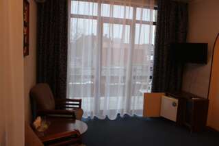 Отель Тис Краснодар Двухместный номер с 1 кроватью и балконом-3