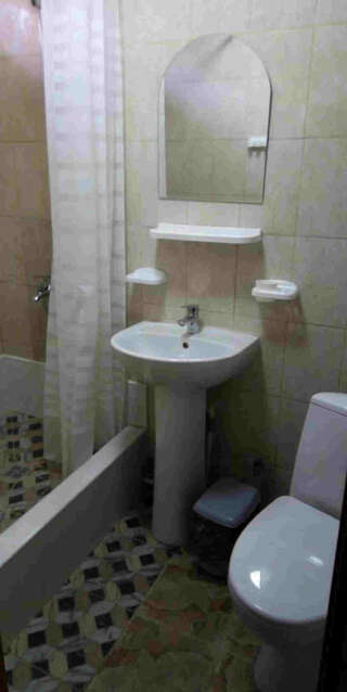 Гостевой дом Арена Краснодар Двухместный номер эконом-класса с 2 отдельными кроватями и общей ванной комнатой-4