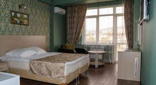 Отель Антика Сочи Двухместный номер с 1 кроватью или 2 отдельными кроватями и балконом-1