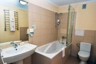 Гостиница Атлантика Севастополь Улучшенный двухместный номер с 1 кроватью или 2 отдельными кроватями-3