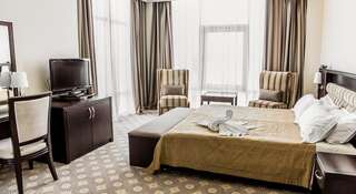 Гостиница Аквамарин Курортный Комплекс Севастополь Улучшенный двухместный номер с 1 кроватью и видом на море-1