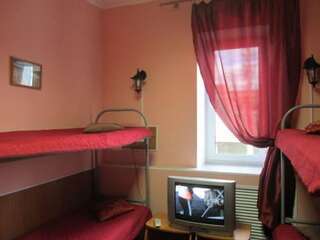 Гостиница Мини-отель Три охотника Омск Кровать в общем 6-местном номере для женщин-4