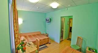 Гостиница Акватика Петрозаводск Стандартный двухместный номер с 2 отдельными кроватями-1
