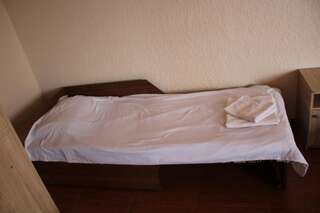 Отель Пшандра Отель Гудаута Двухместный номер с двуспальной кроватью и дополнительной кроватью-8
