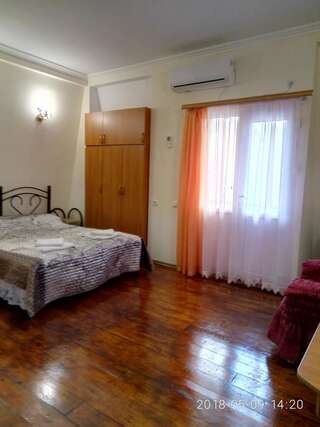 Мини-отель Гостиница Лебедь Новый Афон Двухместный номер с 2 отдельными кроватями и балконом-3