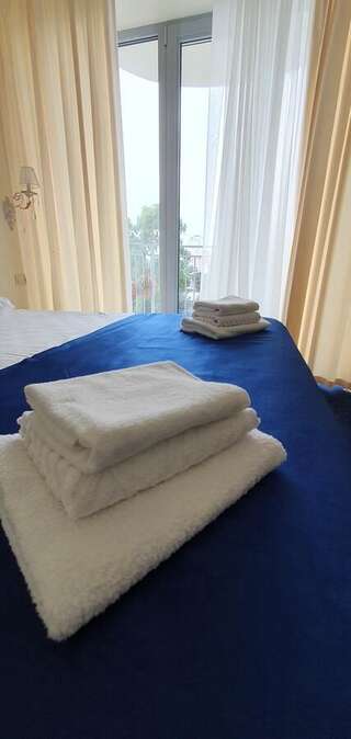 Отель Evropa Гагра Стандартный двухместный номер с 1 кроватью или 2 отдельными кроватями-4