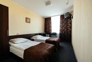 Отель Mogilev Hotel Могилев Стандартный двухместный номер с 2 отдельными кроватями-1