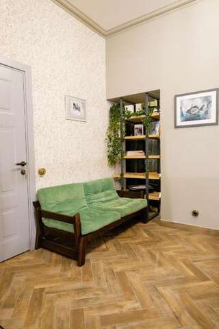 Хостелы Hello Grodno Hostel Гродно Спальное место на двухъярусной кровати в общем номере для мужчин и женщин-9