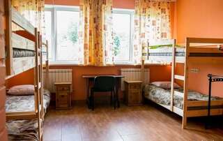 Хостелы Хостел Гео Гомель Кровать в общем номере для мужчин и женщин с 10 кроватями-1