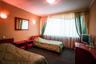 Отель Юбилейный Бобруйск Улучшенный двухместный номер с 2 отдельными кроватями-1