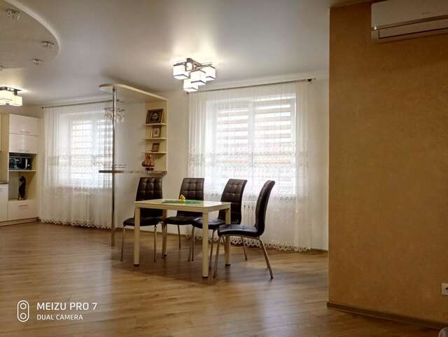 Апартаменты Apartment on Zhaloytskaga 35 Пинск-6