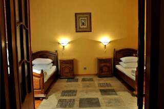Отель Ganja Hotel Гянджа Стандартный двухместный номер с 2 отдельными кроватями-5