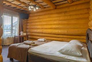 Отель Eco Hotel Bungalo Буковель Стандартный двухместный номер с 1 кроватью (Бревенчатый дом)-6