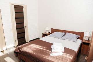 Отели типа «постель и завтрак» Mini Otel Cozy Patio Одесса Большой двухместный номер с 1 кроватью-9