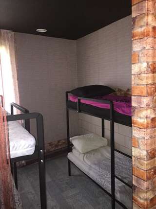 Хостелы Hostel -Hotel Granat Rivne city Ровно Кровать в общем номере для мужчин-1