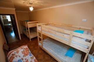Хостелы Light House Pavlodar Hostel Павлодар Кровать в общем 8-местном номере для мужчин и женщин-36