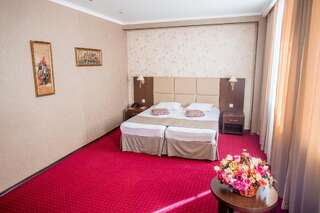 Отель Meridian Караганда Двухместный номер с 2 отдельными кроватями-10