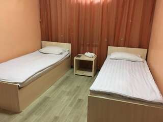 Хостелы Hostel Ekonom Караганда Бюджетный двухместный номер с 2 отдельными кроватями-2