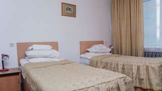 Отель Гостиница Актобе Актобе Стандартный двухместный номер с 2 отдельными кроватями-1