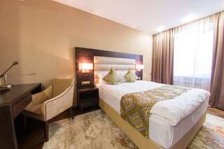 Отель Best Western Plus Astana Hotel Нур-Султан Mini Queen Room with Queen Bed - Non-Smoking-9
