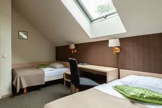 Отель Hotel Sigulda Сигулда Двухместный номер эконом-класса с 2 отдельными кроватями – Мансарда-1