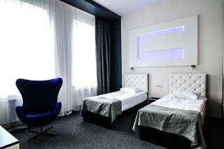 Отель HomeLike Hotel Даугавпилс Двухместный номер бизнес-класса с 1 кроватью или 2 отдельными кроватями и диваном-кроватью-2