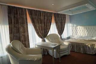 Гостиница Андорра Краснодар Двухместный номер Повышенной Комфортности с 1 кроватью или 2 отдельными кроватями и дополнительной кроватью-2