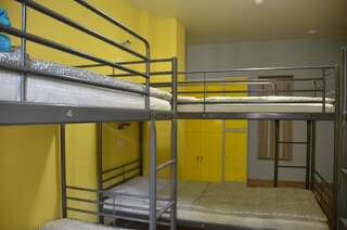 Хостел SunKiss Адлер Кровать в общем 6-местном номере для мужчин и женщин-6